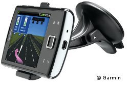 Das Garmin-Asus n&uuml;vifone A50 hat serienm&auml;&szlig;ig eine Kfz-Halterung im Lieferumfang
