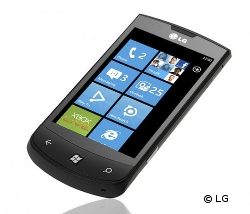 Das Betriebssystem Windows Phone auf dem LG Optimus 7 l&auml;sst sich intuitiv bedienen