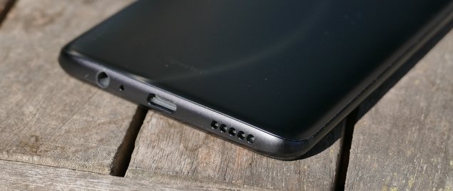 Die Unterseite des OnePlus 6